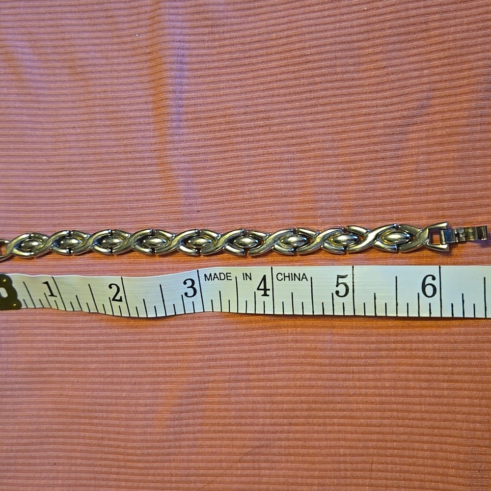 Silver toned bracelet - Picture 2 of 2